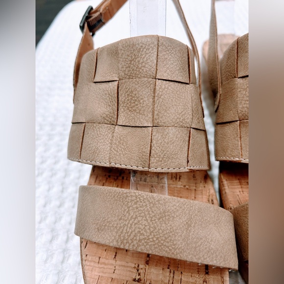Korks by Kork-ease  Fraya Basket Weave Tan Sandals. Size 8 - Picture 5 of 9